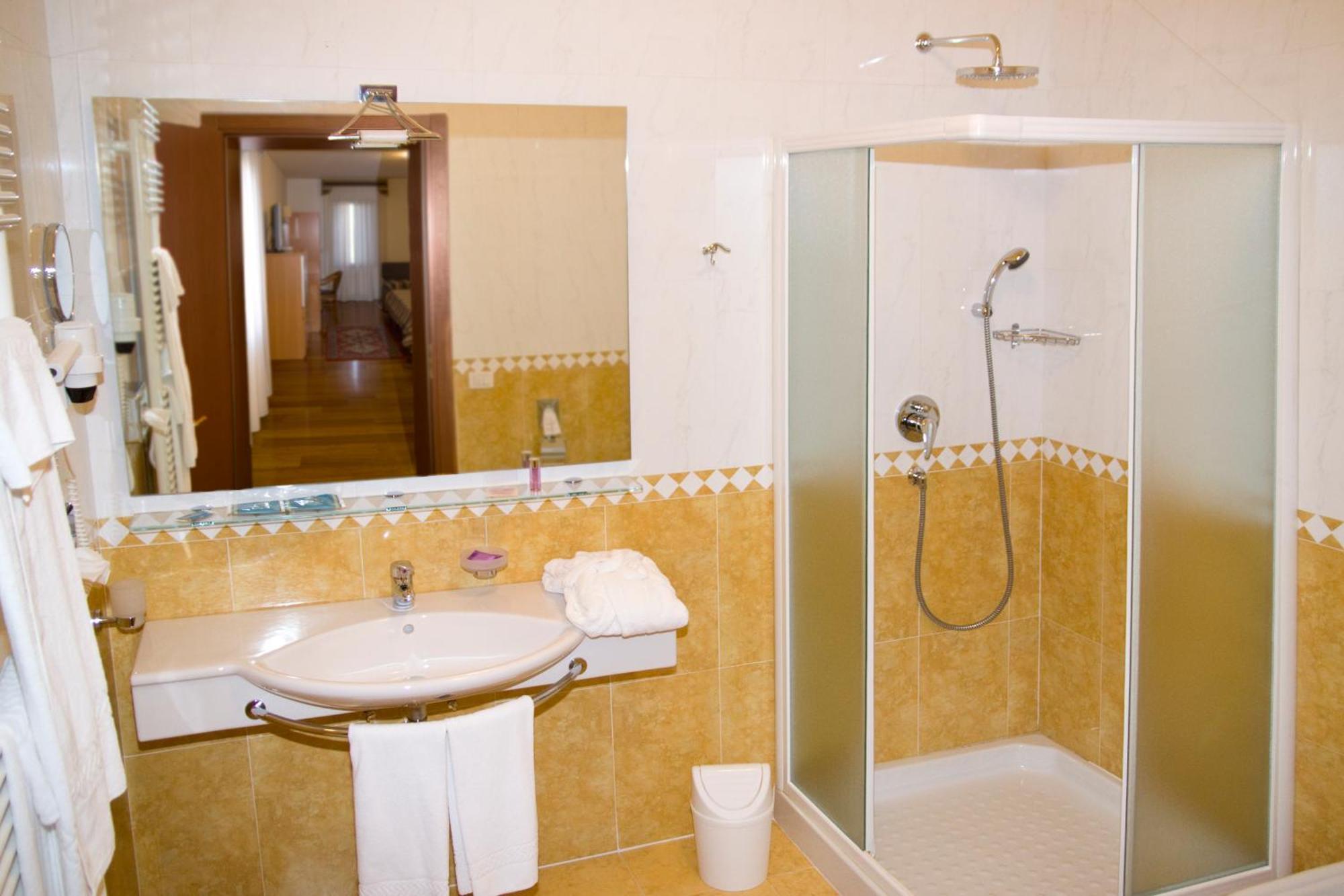 Hotel Ristorante Dotto Varago Exteriér fotografie