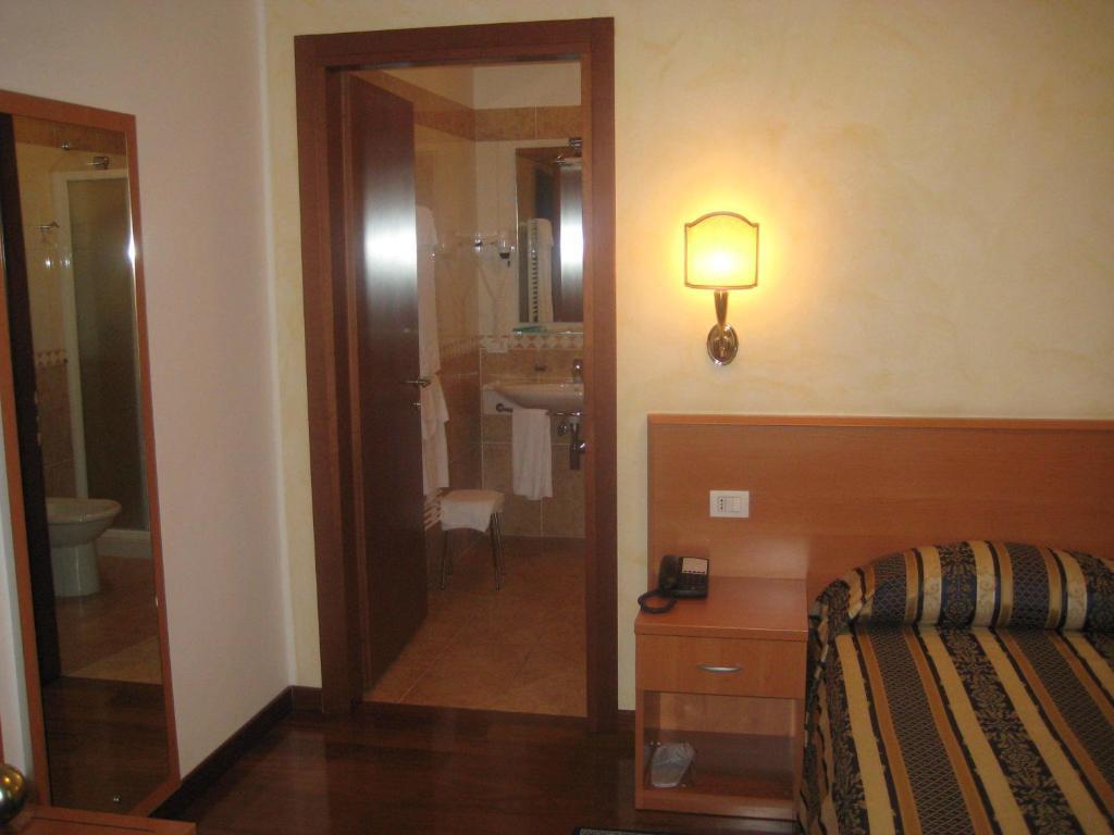 Hotel Ristorante Dotto Varago Pokoj fotografie